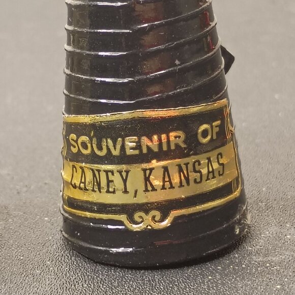 VTG Dutch Windmill Salt & Pepper Shakers Souvenir Of Caney Kansas Hand-Painted - Picture 2 of 15